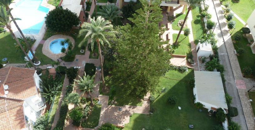 Community areas and community pool. Penthouse for rent in Torremolinos