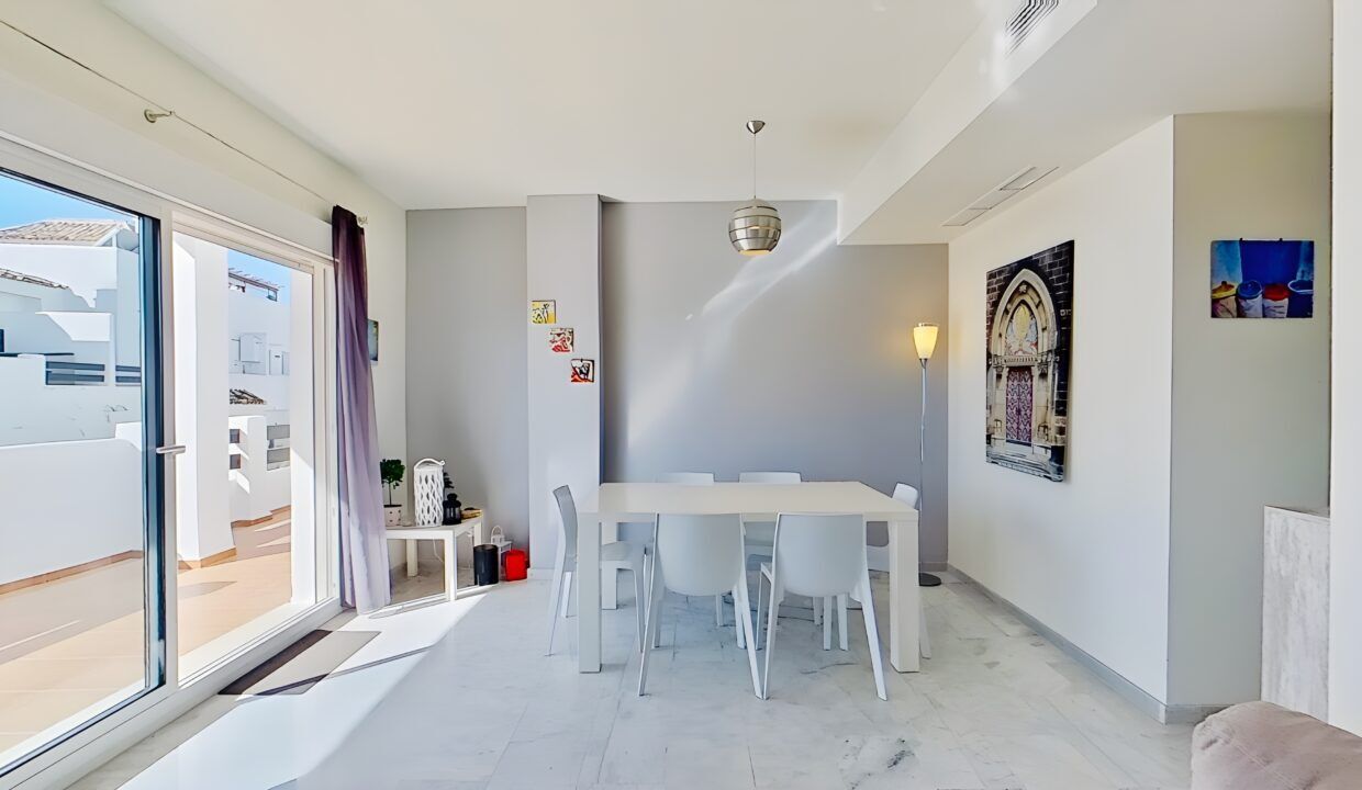 AYRE ESTATES comercializa este apartamento de dos dormitorios y dos baños, en Valle Romano, Estepona (2)