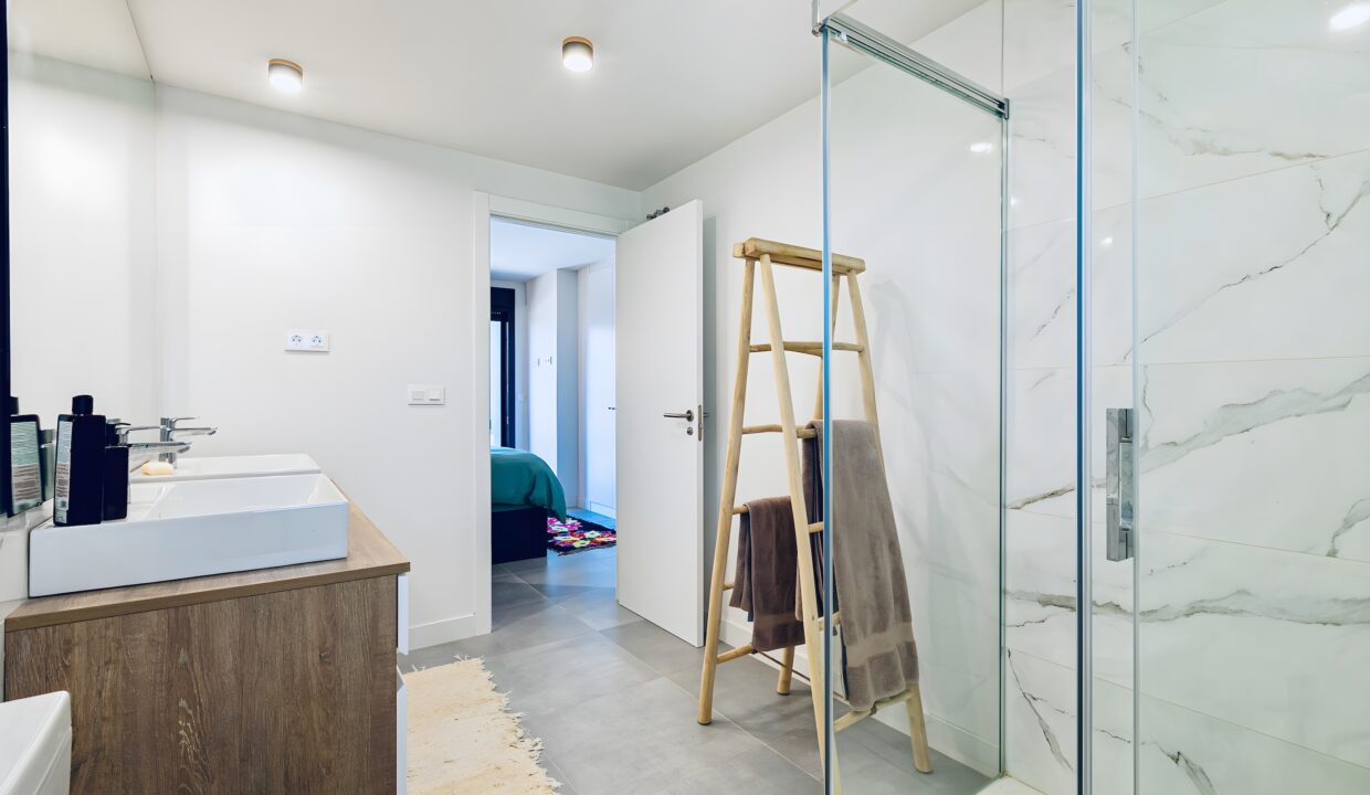 AYRE ESTATES presents this home in OASIS365, on the Golden Mile, Estepona (29)