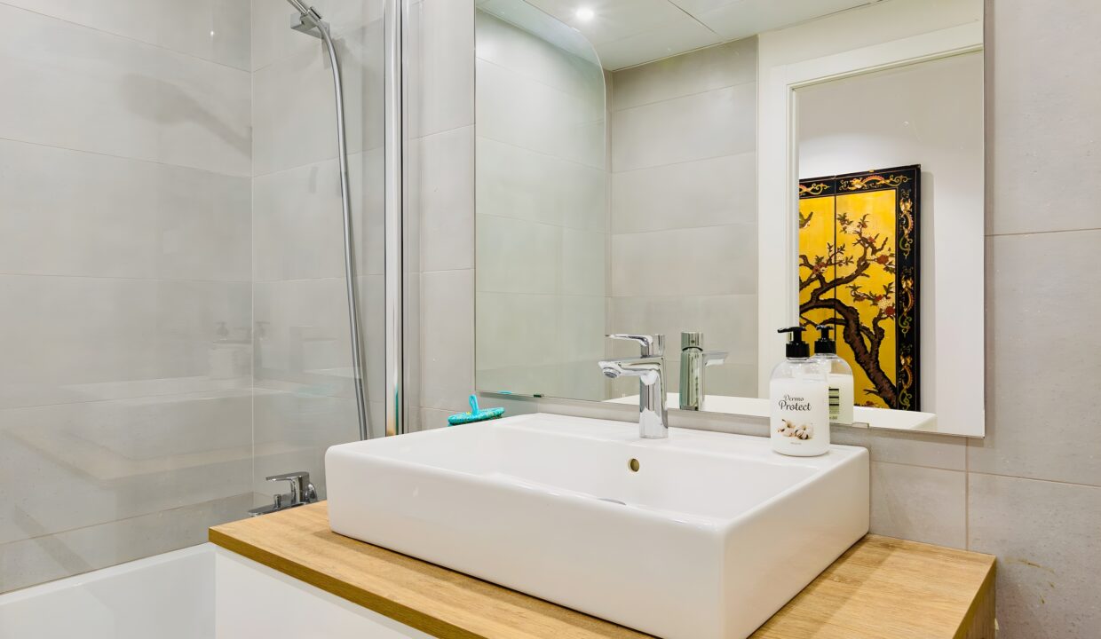 AYRE ESTATES presents this home in OASIS365, on the Golden Mile, Estepona (44)