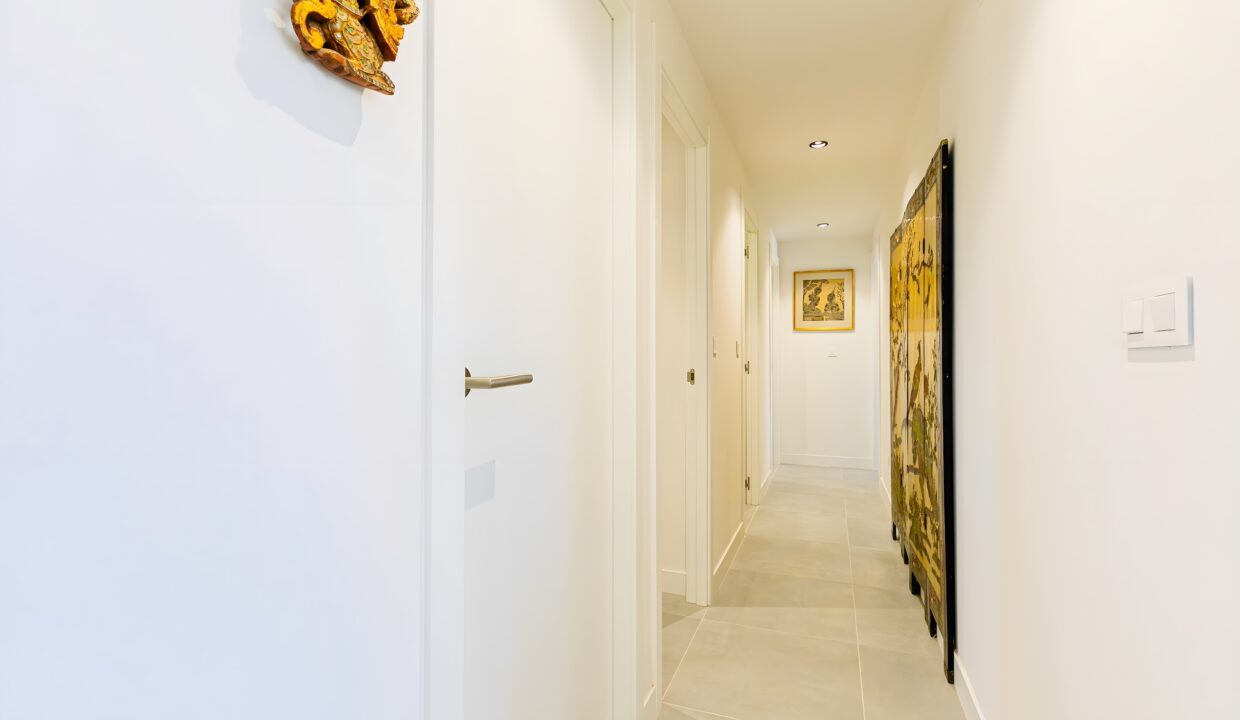 AYRE ESTATES presents this home in OASIS365, on the Golden Mile, Estepona (57)