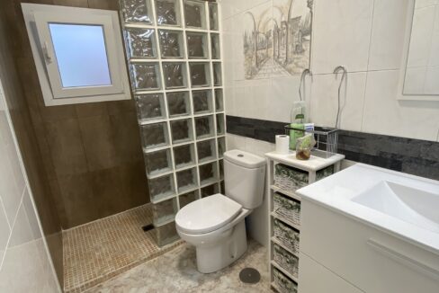 salle de bain 2 rez-de-chaussée (2)