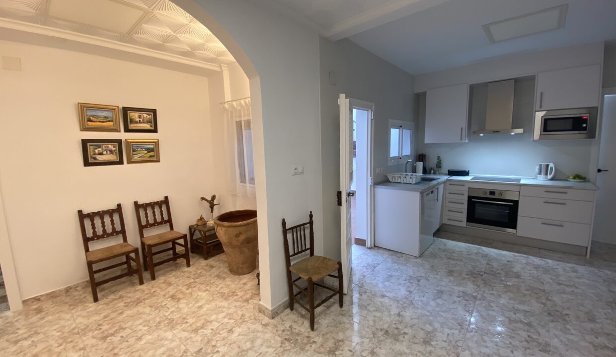 cuisine au rez-de-chaussée (1)