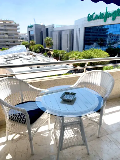 Apartamento con vistas al mar en Puerto Banús