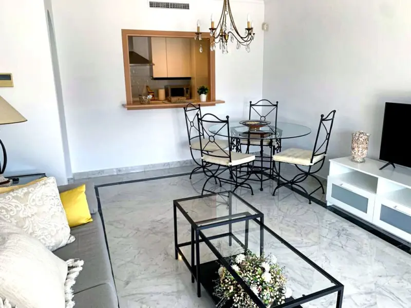 Apartamento con vistas al mar en Puerto Banús