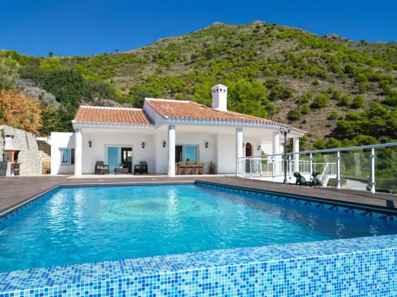 Villa Paraíso Latino en Urbanización Alta Verde, Mijas venta -AYRE ESTATES