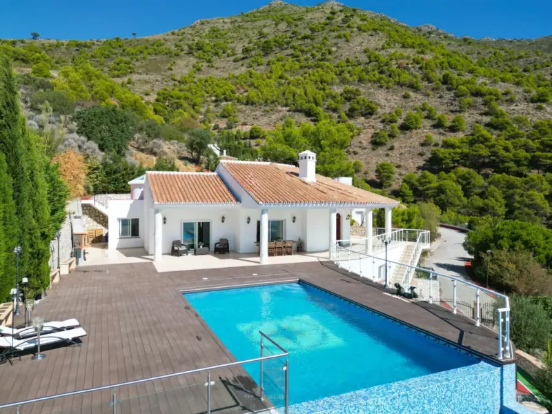 Villa Paraíso Latino en Urbanización Alta Verde, Mijas venta -AYRE ESTATES