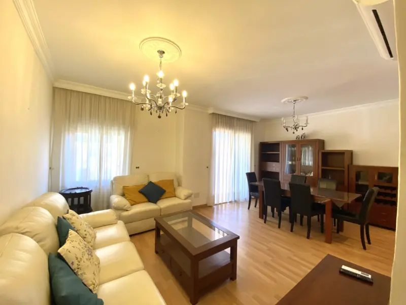 Salón de la vivienda de alquiler en la Malagueta, gestionada por ayre estates