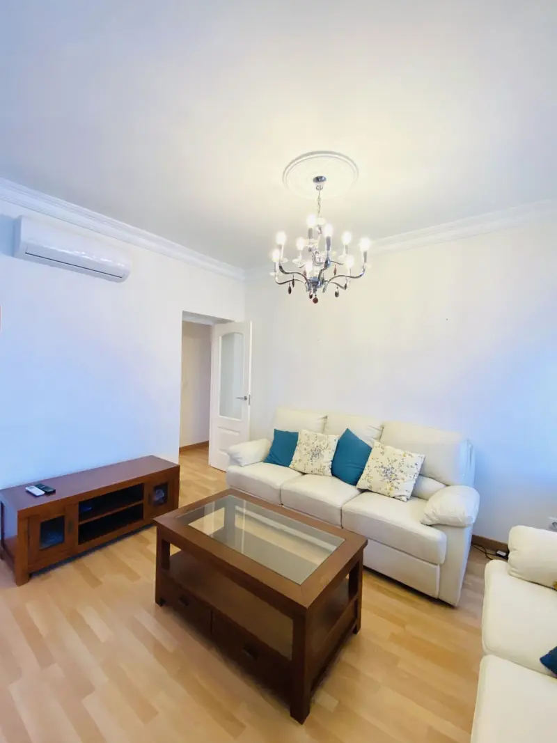 Salón de la vivienda de alquiler en la Malagueta, gestionada por ayre estates