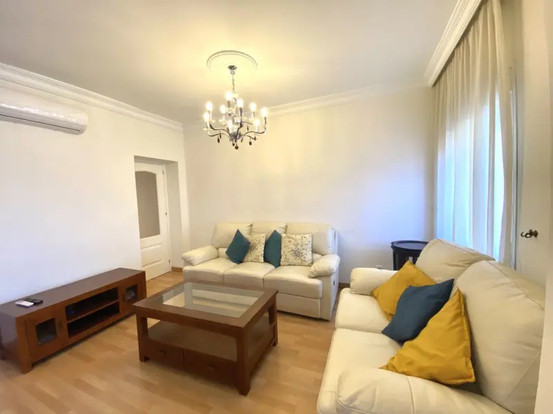 Salón de la vivienda de alquiler en la Malagueta, gestionada por ayre estates