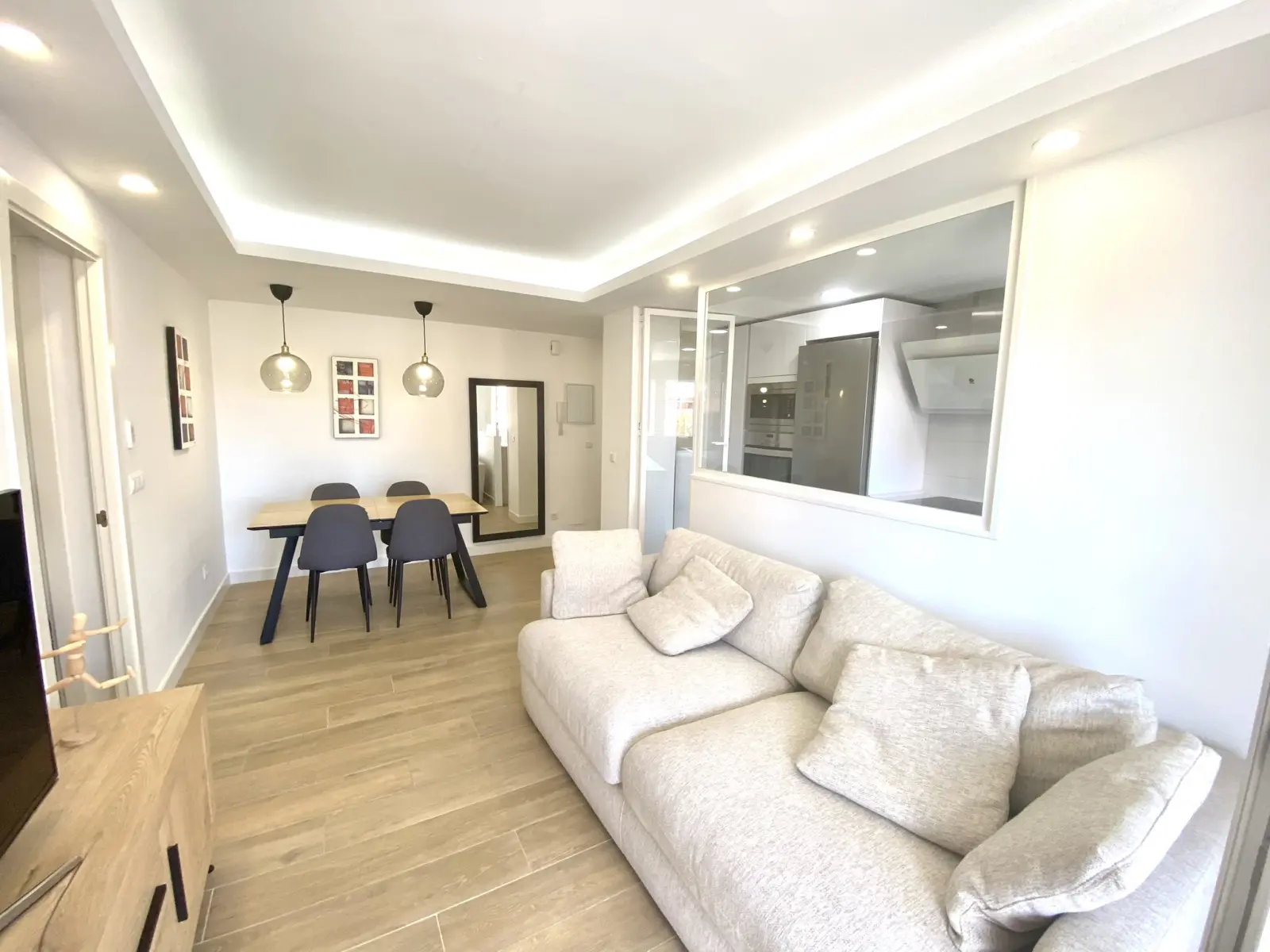 Alquiler de fantástica vivienda junto a metro