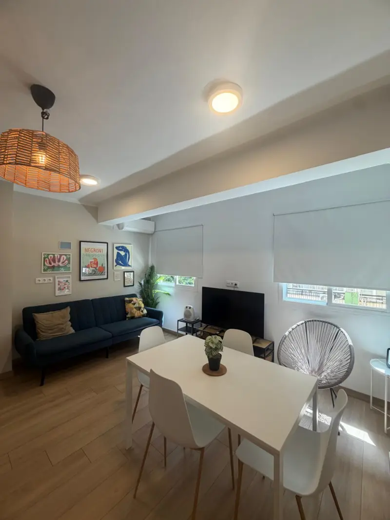 Appartement à Huerto de los Claveles avec 2 chambres et un dressing