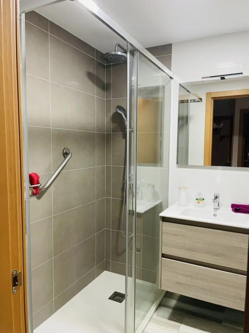 Baño vivienda sita en Calle Maestro Solano, Torremolinos