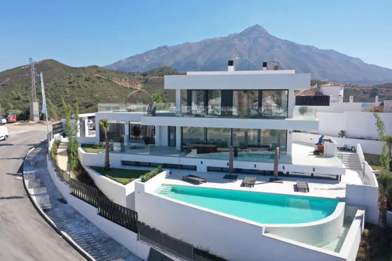 Main photo villa for sale Nueva Andalucía