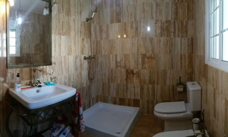 Salle de bain, rez-de-chaussée dans maison à vendre. Arboleas